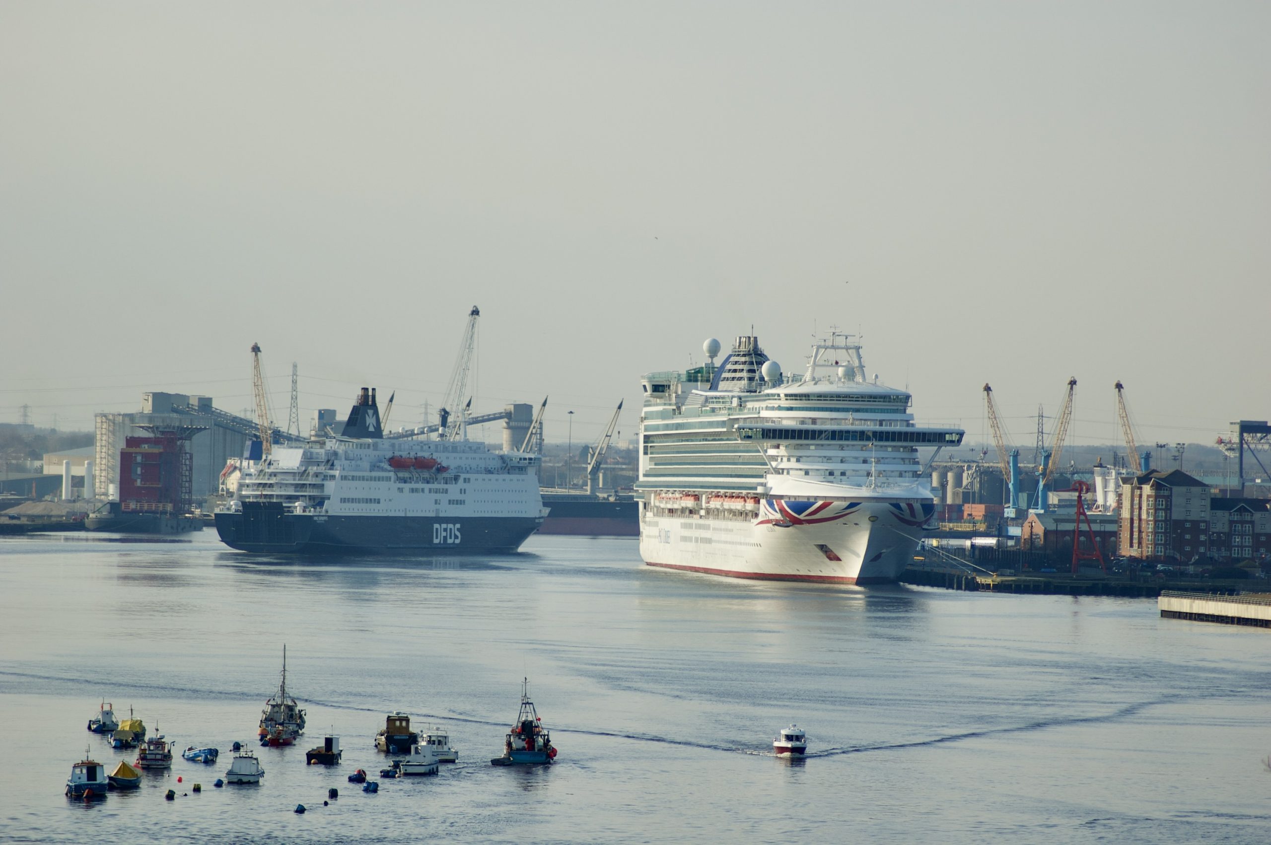 Ferry & Cruise